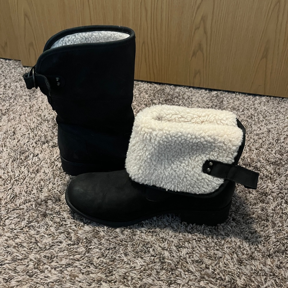 UGG | boots with reversible sherpa lining